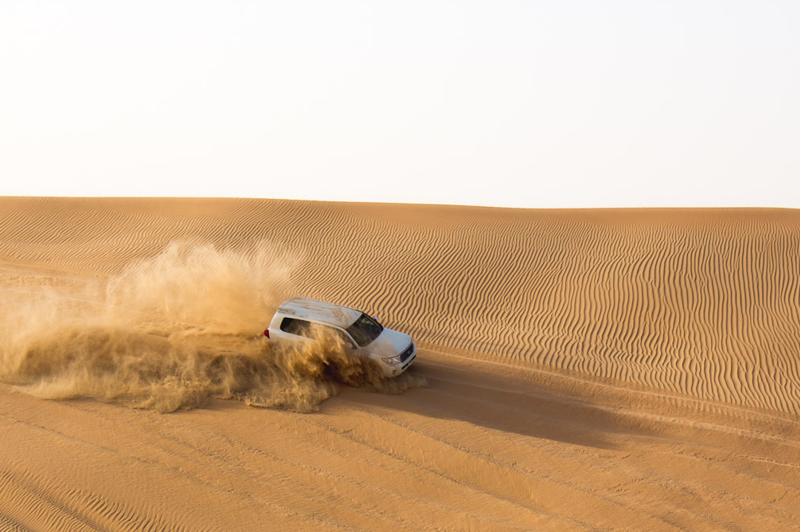 4x4 driving on sand dunes in Abu Dhabi photographed by James Taylor (Instagram - @jimmytayles)