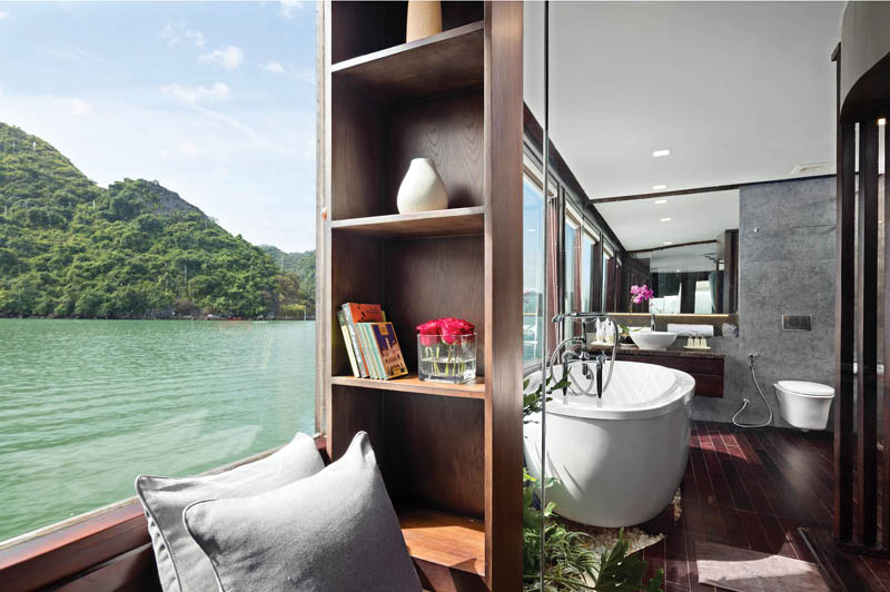 Orchid Luxury Cruise sailing Ha Long Bay 