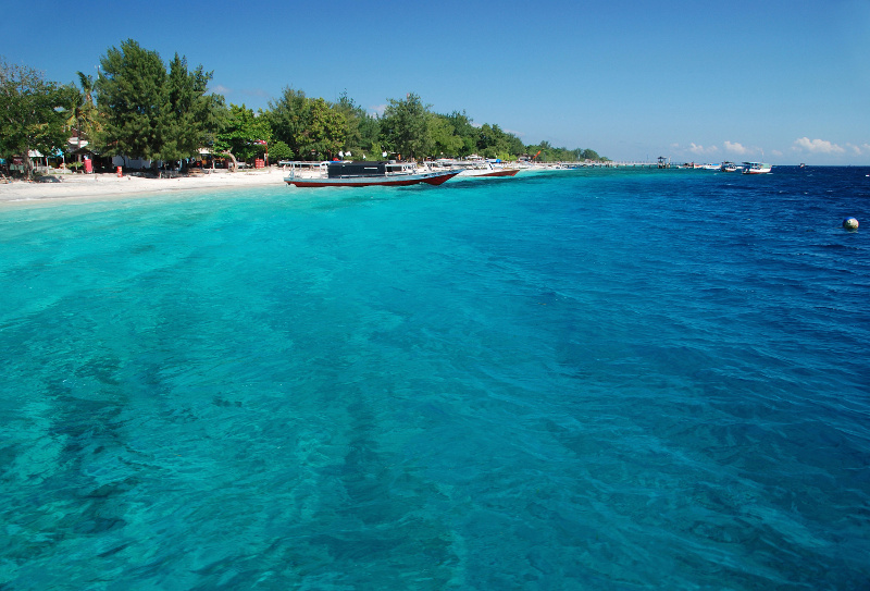 Blue green waters of Gili T