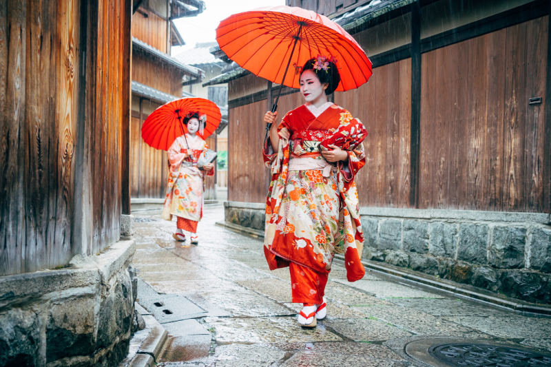 Maiko in Gion