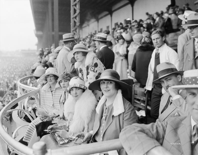 Old fashioned photo of women at races