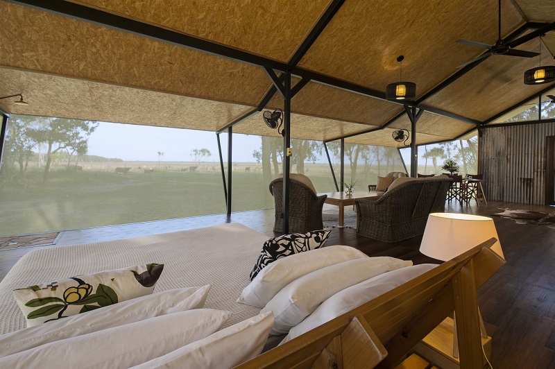 Kingfisher Suite at Bamurru Plains | Photographer: Shaana McNaught