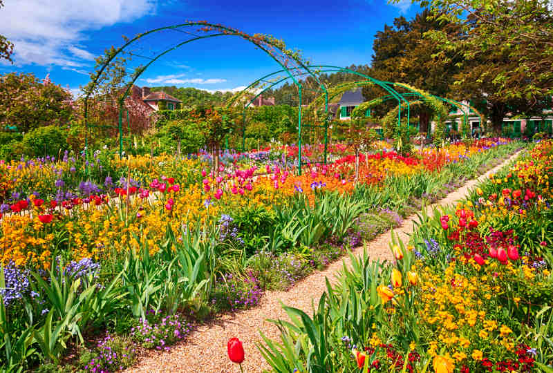 Clos Normand flower garden 