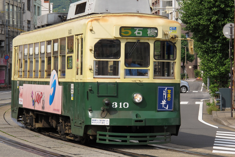 The Nagasaki street cars date back to the 1940s