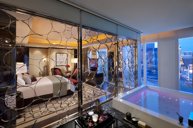 The Mandarin Suite's sunken bath affords an awesome view of Las Vegas. Picture: Mandarin Oriental