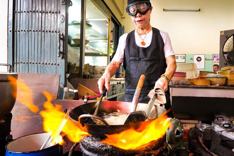 Jay Fai cooking her famous Crab Omelette